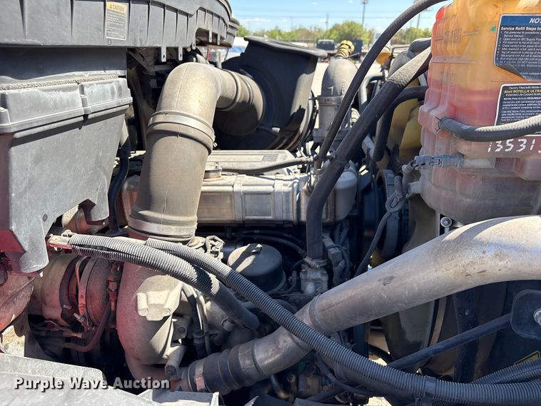 image for item EU7445 2016 International 7600 truck cab and chassis