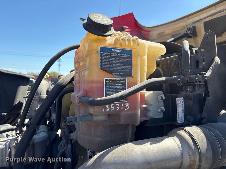 image for item EU7445 2016 International 7600 truck cab and chassis