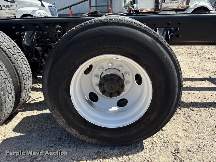 image for item EU7445 2016 International 7600 truck cab and chassis