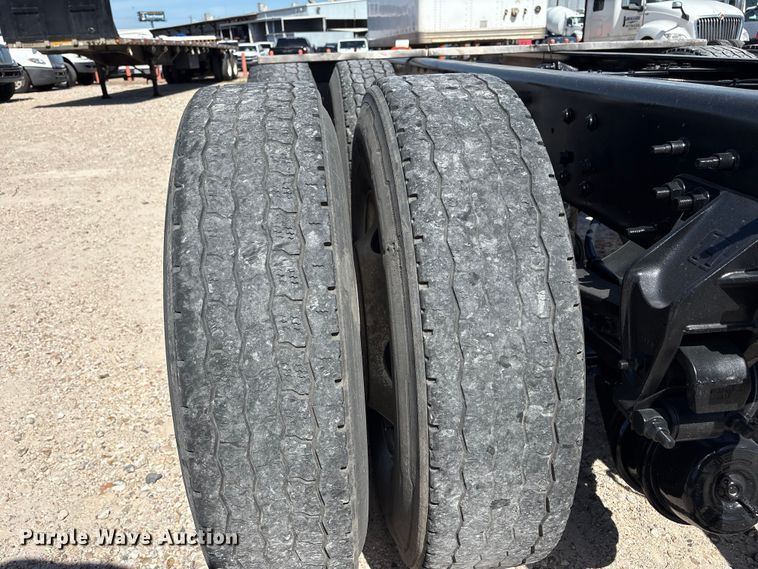 image for item EU7445 2016 International 7600 truck cab and chassis