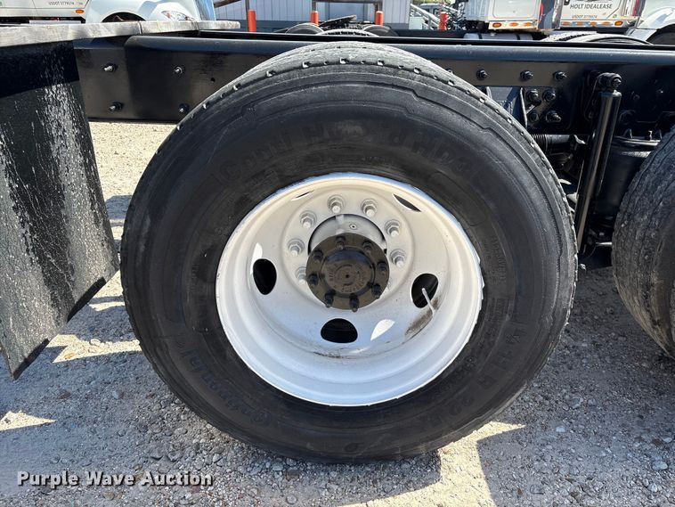 image for item EU7445 2016 International 7600 truck cab and chassis