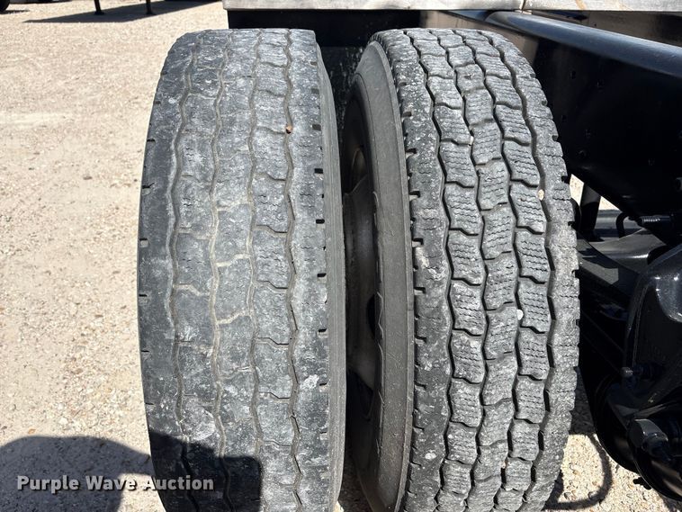 image for item EU7445 2016 International 7600 truck cab and chassis