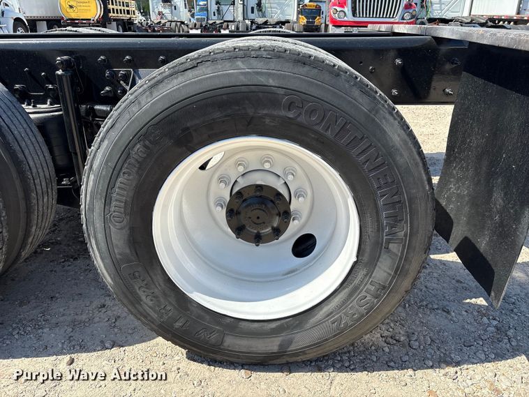 image for item EU7445 2016 International 7600 truck cab and chassis