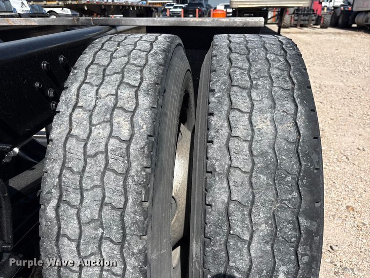 image for item EU7445 2016 International 7600 truck cab and chassis