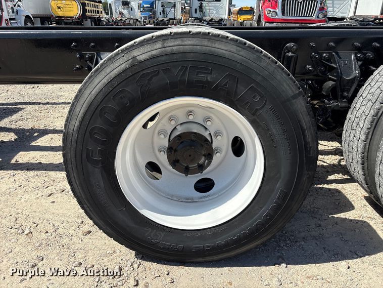 image for item EU7445 2016 International 7600 truck cab and chassis