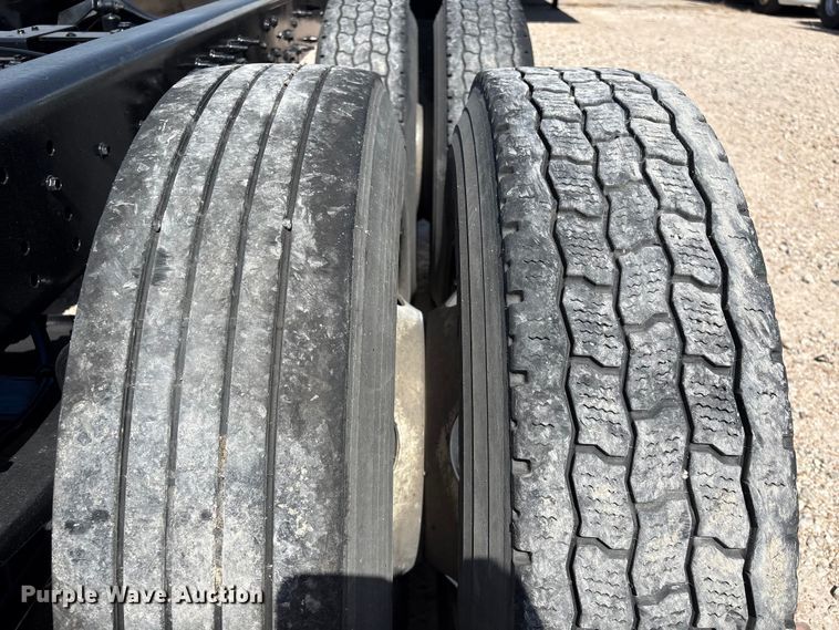 image for item EU7445 2016 International 7600 truck cab and chassis