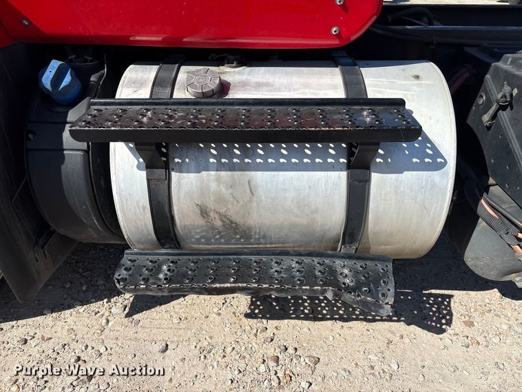 image for item EU7446 2015 International 7600 truck cab and chassis