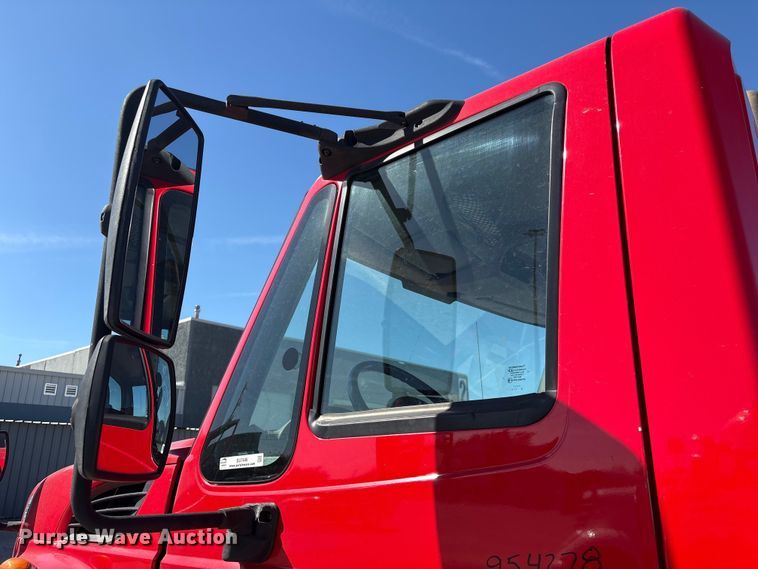 image for item EU7446 2015 International 7600 truck cab and chassis