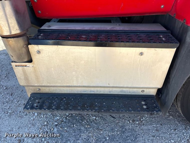 image for item EU7446 2015 International 7600 truck cab and chassis