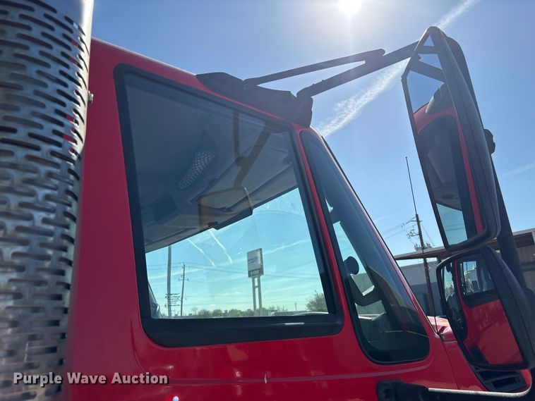 image for item EU7446 2015 International 7600 truck cab and chassis