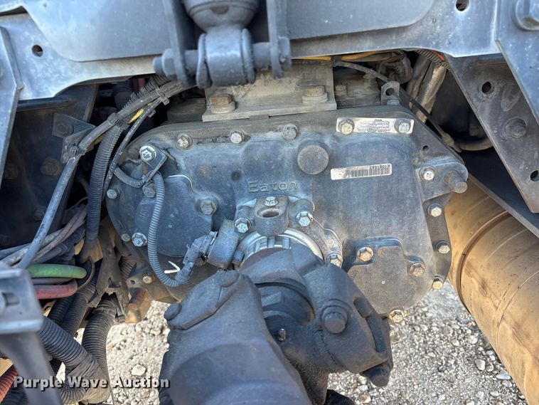 image for item EU7446 2015 International 7600 truck cab and chassis