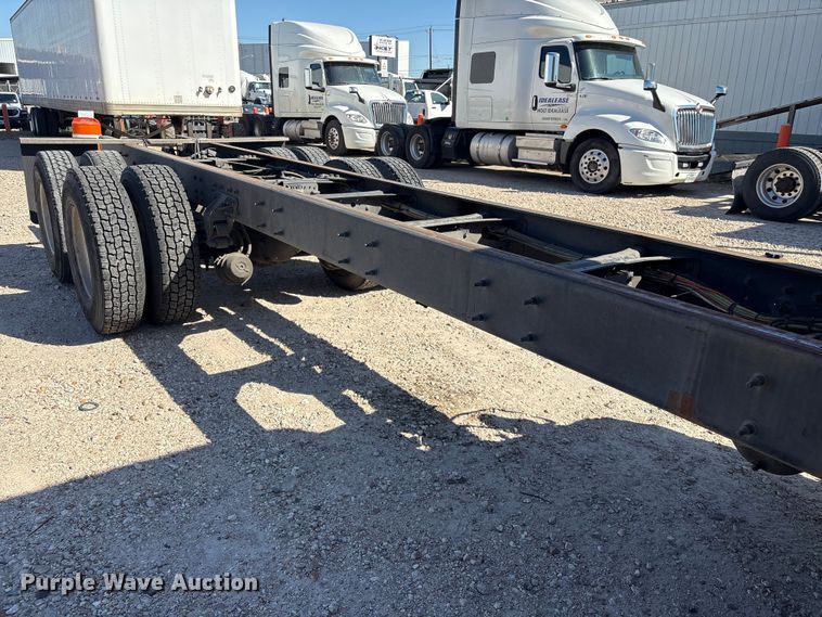 image for item EU7446 2015 International 7600 truck cab and chassis