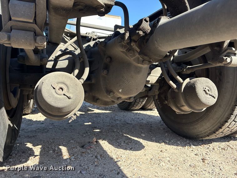 image for item EU7446 2015 International 7600 truck cab and chassis