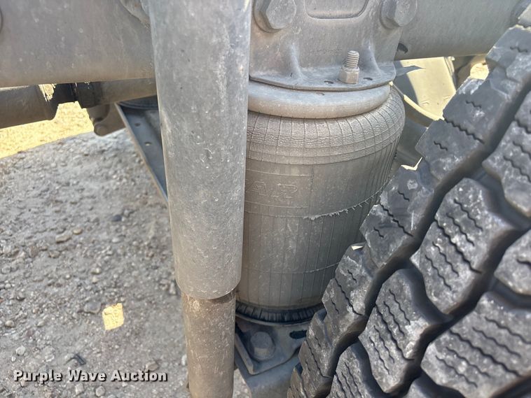 image for item EU7446 2015 International 7600 truck cab and chassis