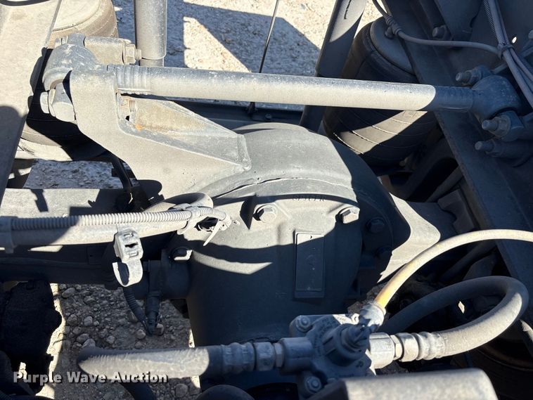 image for item EU7446 2015 International 7600 truck cab and chassis