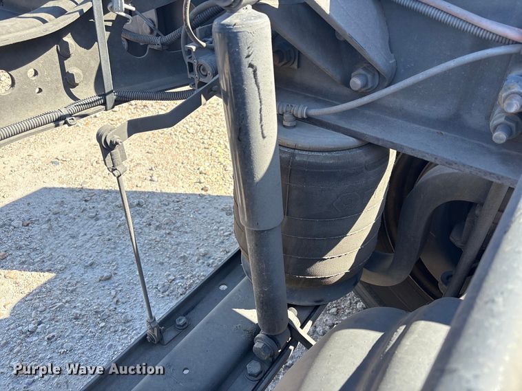 image for item EU7446 2015 International 7600 truck cab and chassis