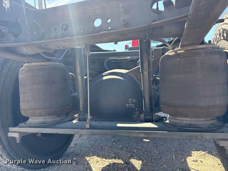 image for item EU7446 2015 International 7600 truck cab and chassis