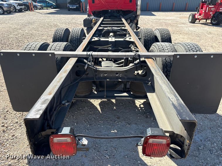 image for item EU7446 2015 International 7600 truck cab and chassis