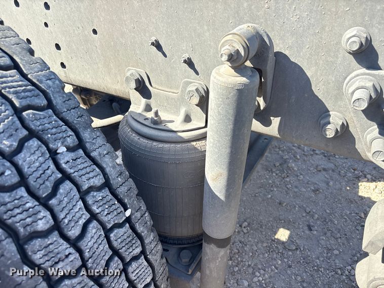 image for item EU7446 2015 International 7600 truck cab and chassis