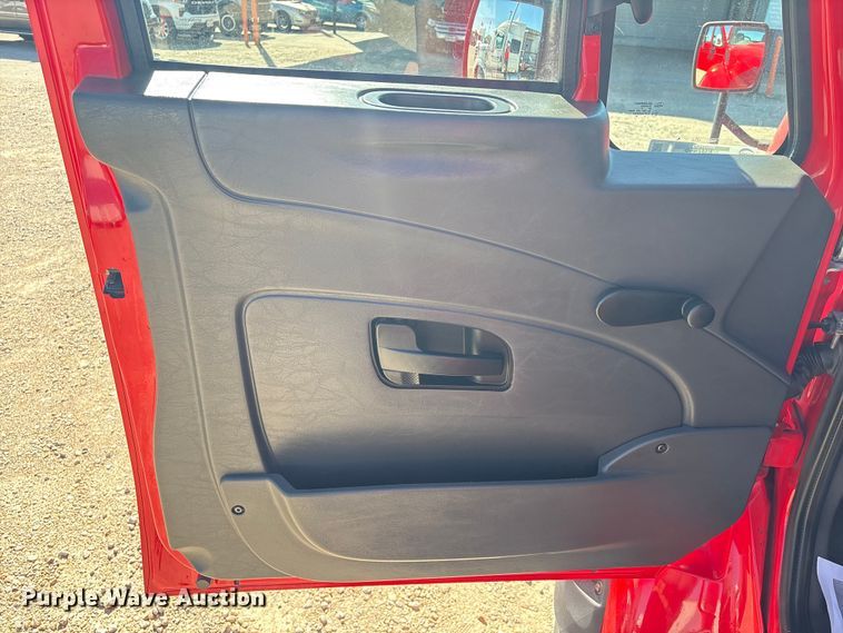 image for item EU7446 2015 International 7600 truck cab and chassis