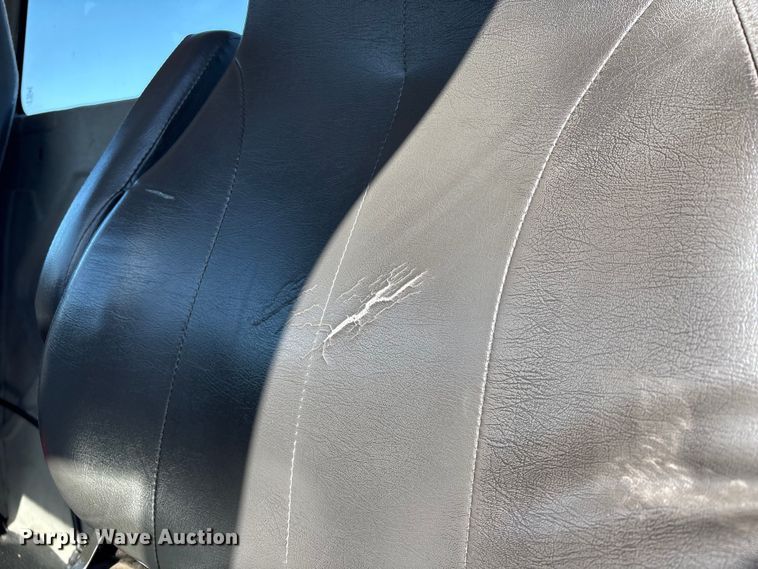 image for item EU7446 2015 International 7600 truck cab and chassis