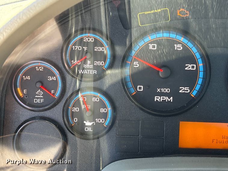 image for item EU7446 2015 International 7600 truck cab and chassis