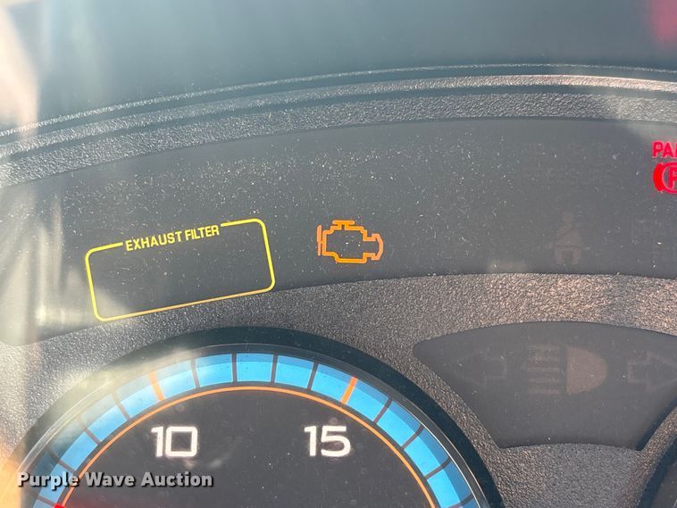 image for item EU7446 2015 International 7600 truck cab and chassis