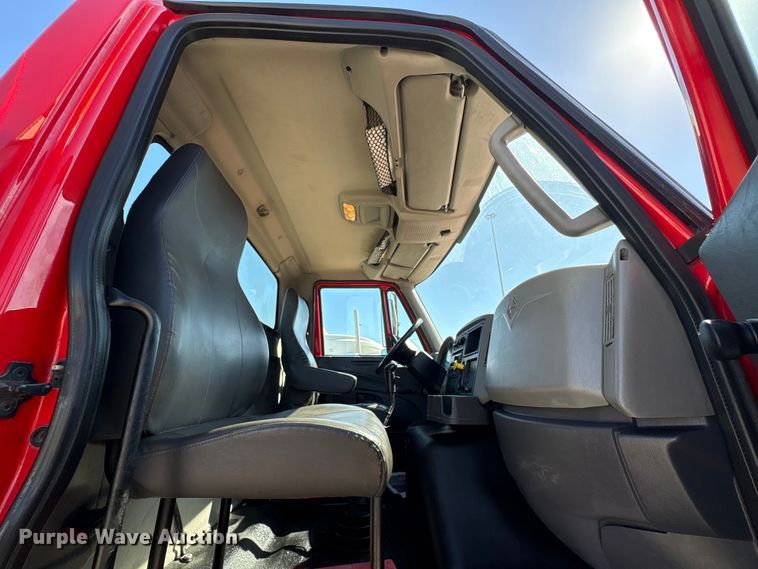 image for item EU7446 2015 International 7600 truck cab and chassis
