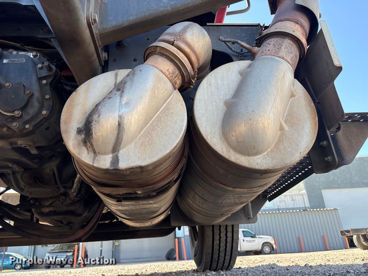 image for item EU7446 2015 International 7600 truck cab and chassis