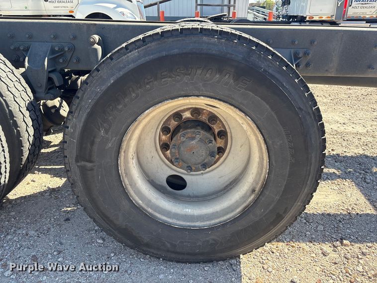 image for item EU7446 2015 International 7600 truck cab and chassis