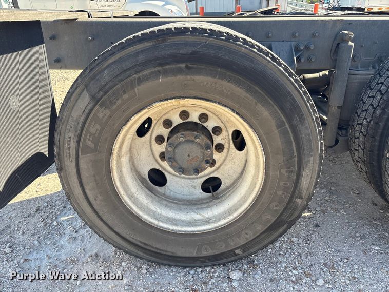 image for item EU7446 2015 International 7600 truck cab and chassis