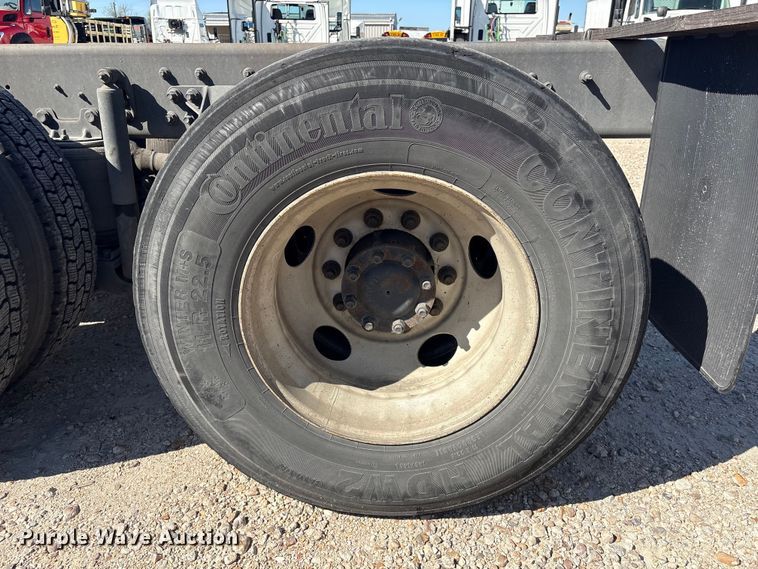 image for item EU7446 2015 International 7600 truck cab and chassis