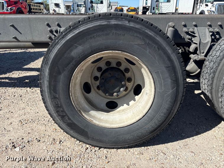 image for item EU7446 2015 International 7600 truck cab and chassis