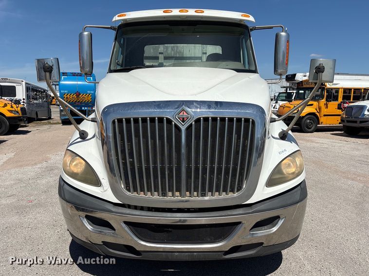 image for item EU7447 2015 International LF687 semi truck