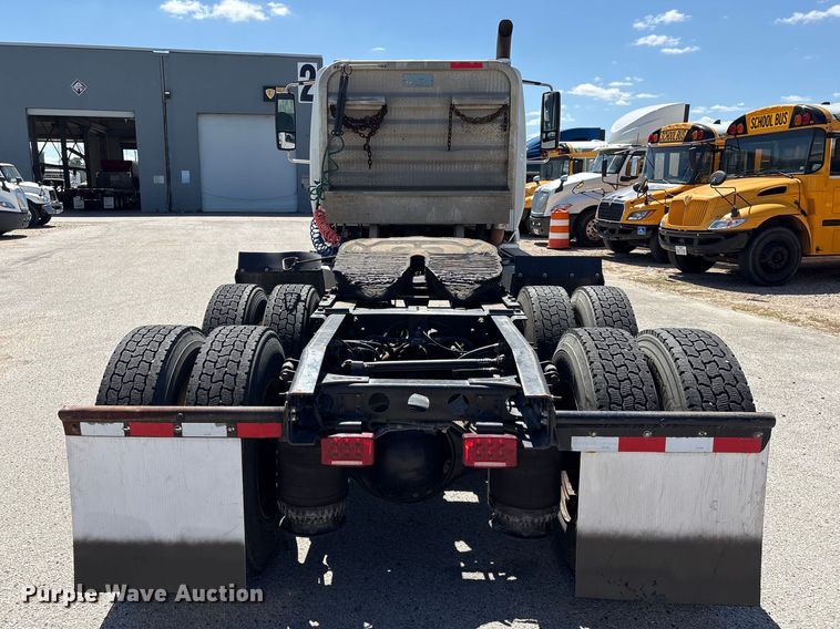 image for item EU7447 2015 International LF687 semi truck