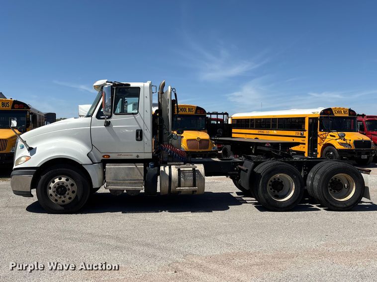 image for item EU7447 2015 International LF687 semi truck