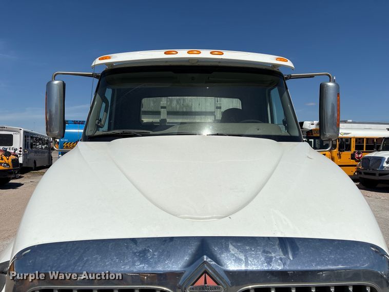 image for item EU7447 2015 International LF687 semi truck