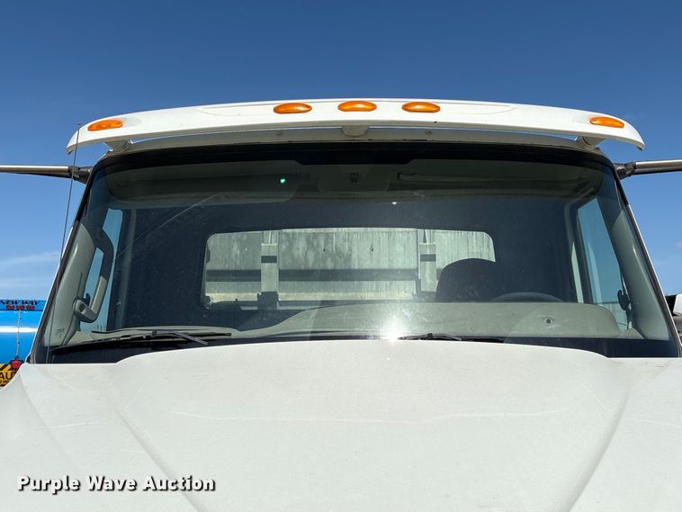 image for item EU7447 2015 International LF687 semi truck