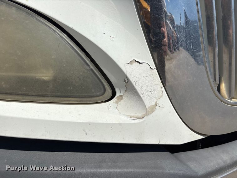 image for item EU7447 2015 International LF687 semi truck