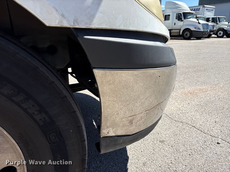 image for item EU7447 2015 International LF687 semi truck