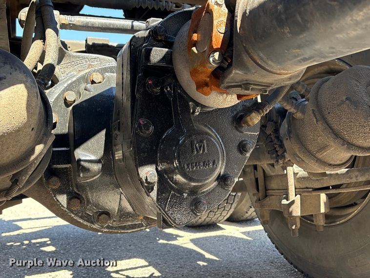 image for item EU7447 2015 International LF687 semi truck