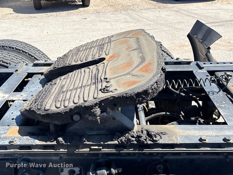 image for item EU7447 2015 International LF687 semi truck