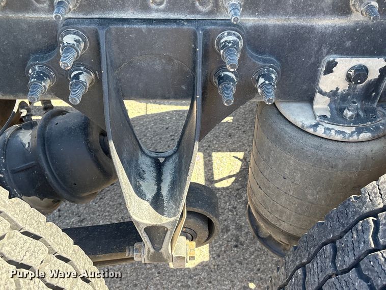 image for item EU7447 2015 International LF687 semi truck