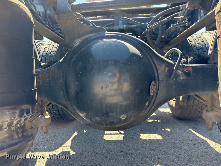 image for item EU7447 2015 International LF687 semi truck