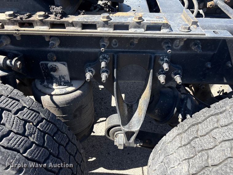 image for item EU7447 2015 International LF687 semi truck