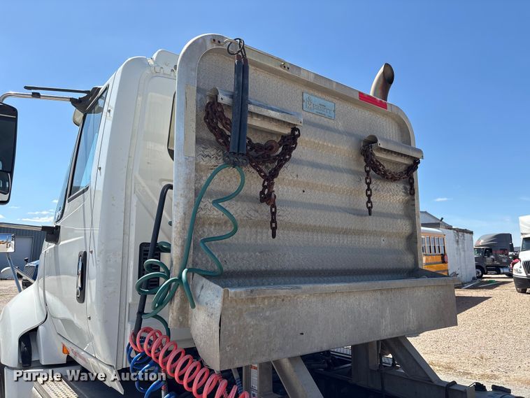 image for item EU7447 2015 International LF687 semi truck