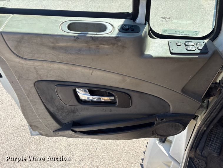 image for item EU7447 2015 International LF687 semi truck