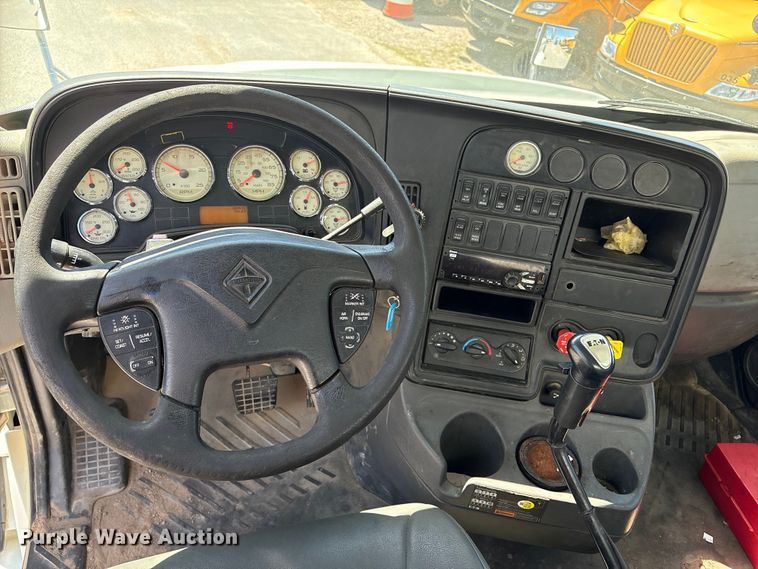 image for item EU7447 2015 International LF687 semi truck