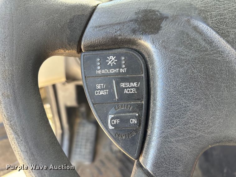 image for item EU7447 2015 International LF687 semi truck