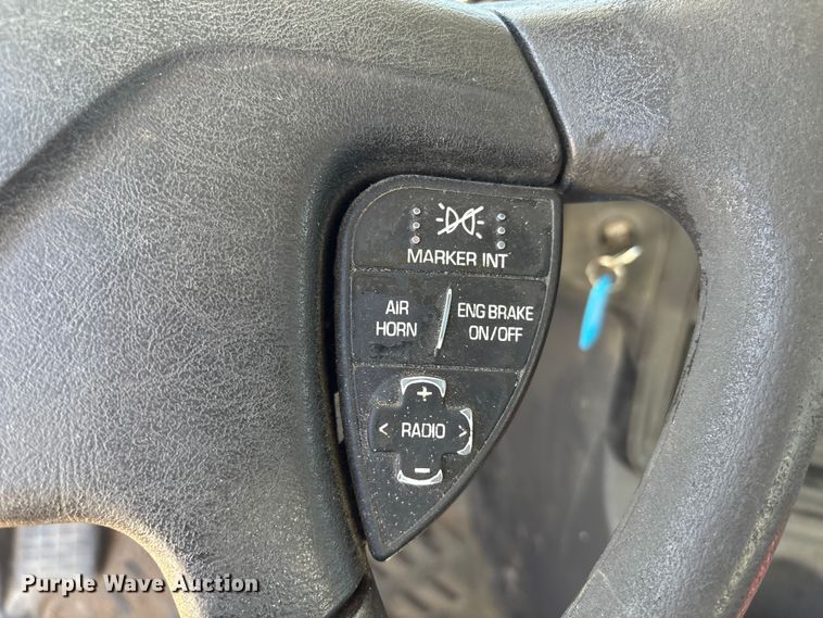 image for item EU7447 2015 International LF687 semi truck